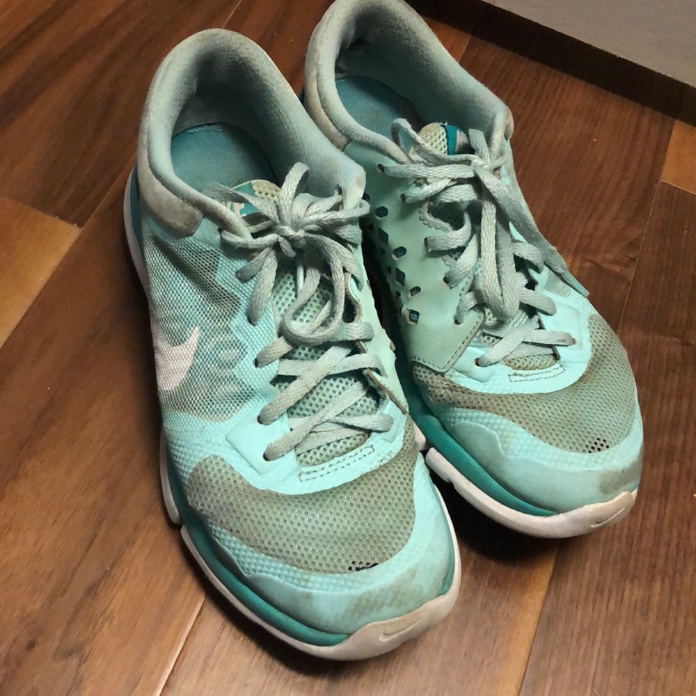 Nike flex run shoes